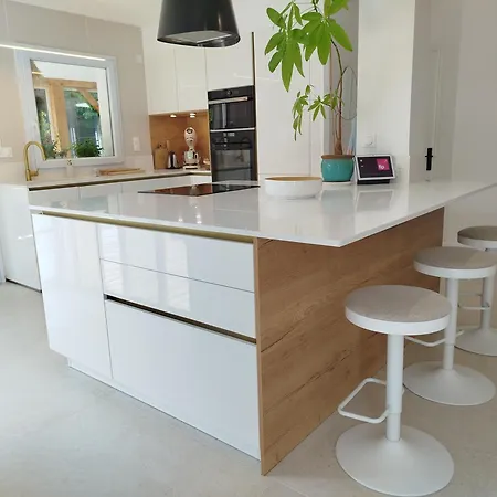 Family House 190 M2 - 3 Bedrooms, 2 Bathrooms *